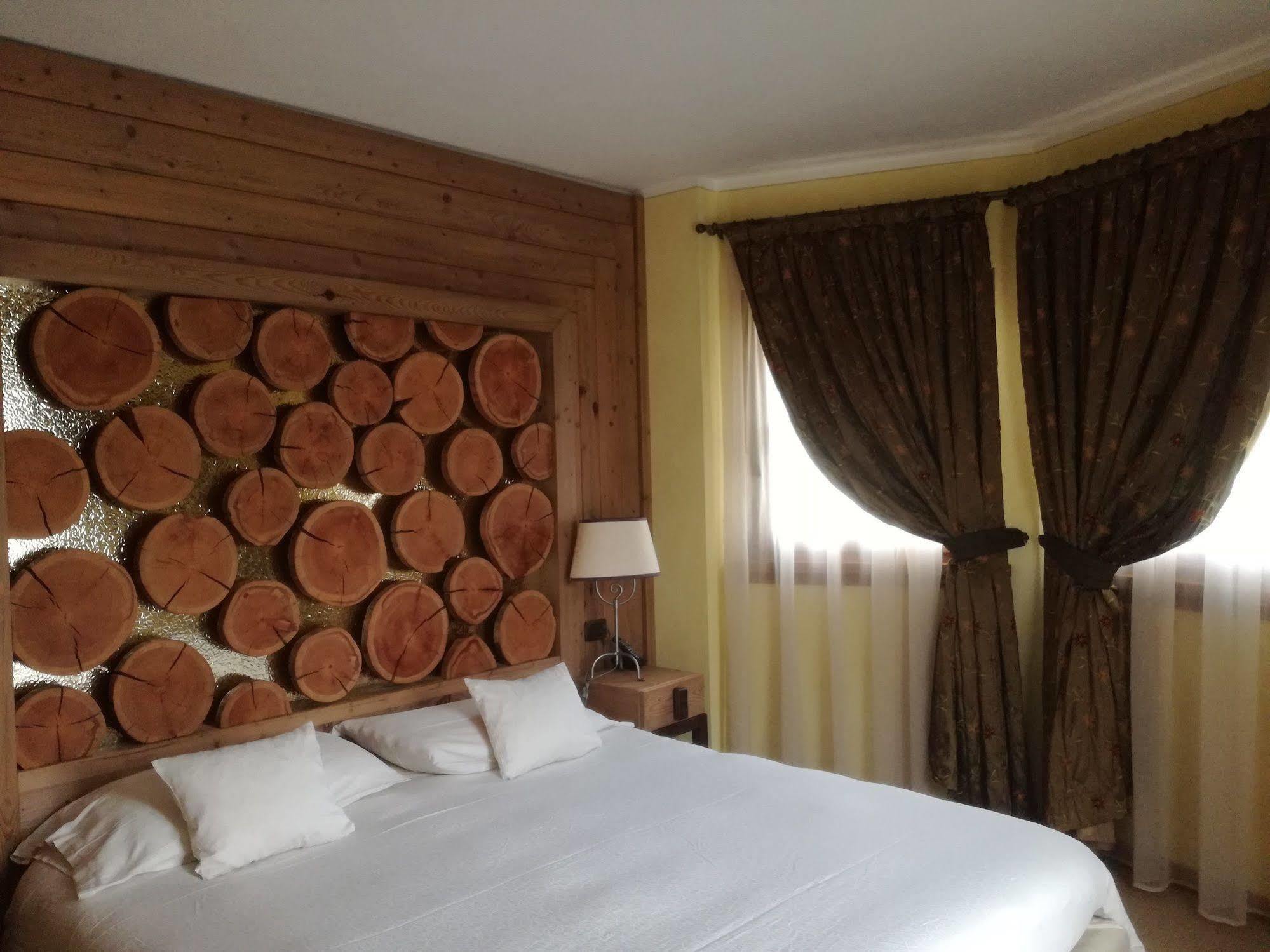 Hotel Bait De Angial 리비뇨 외부 사진