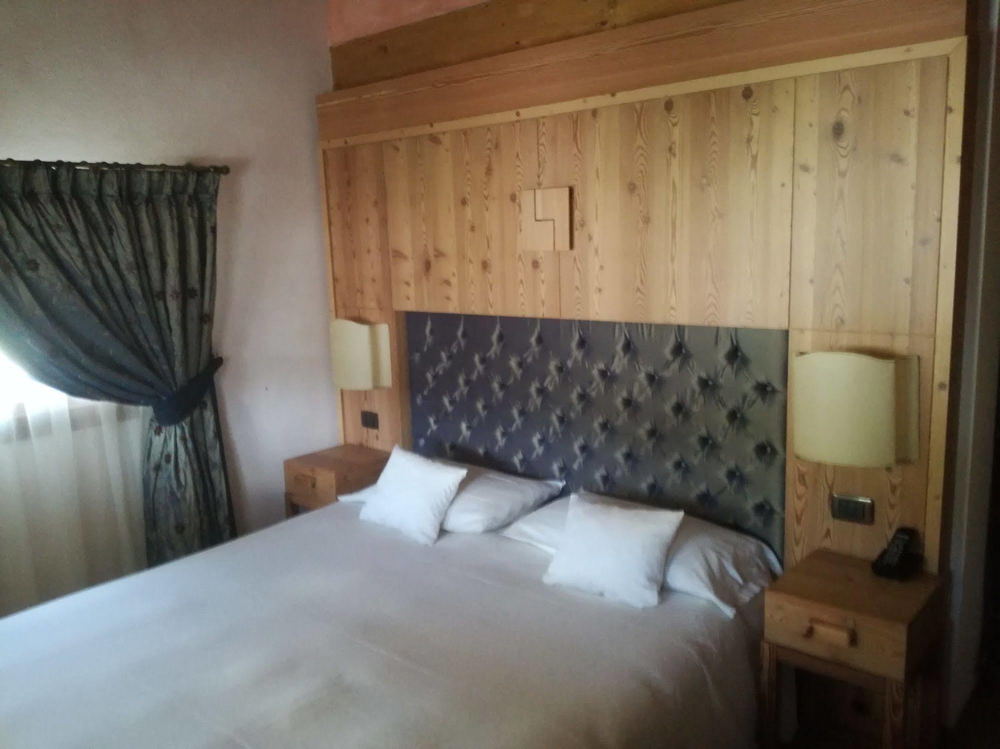 Hotel Bait De Angial 리비뇨 외부 사진