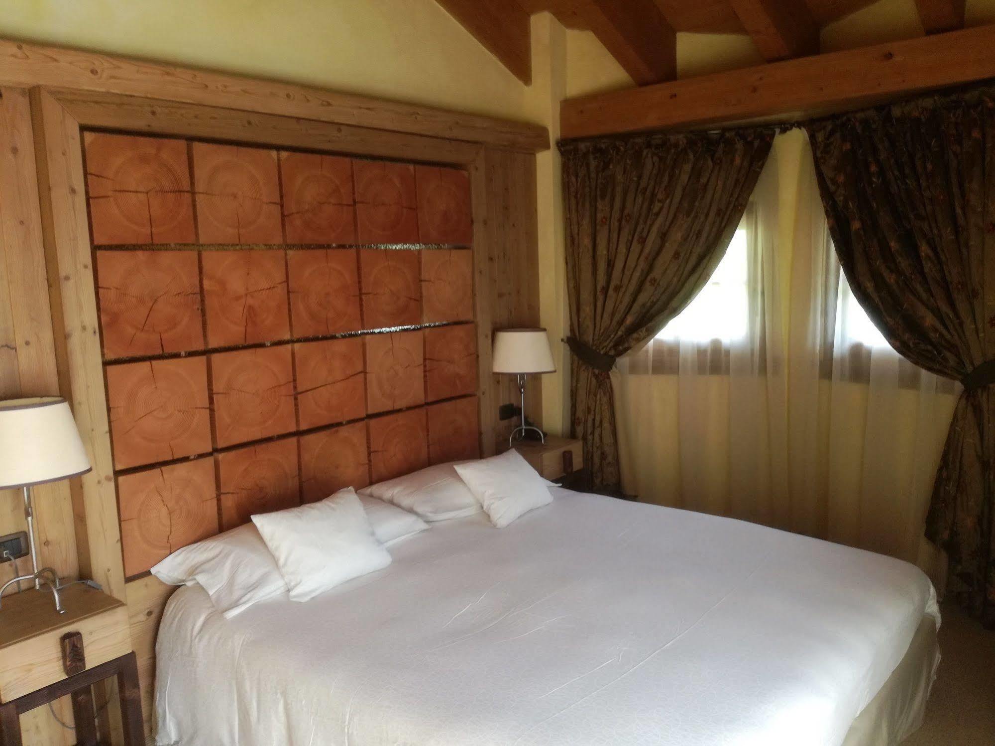 Hotel Bait De Angial 리비뇨 외부 사진