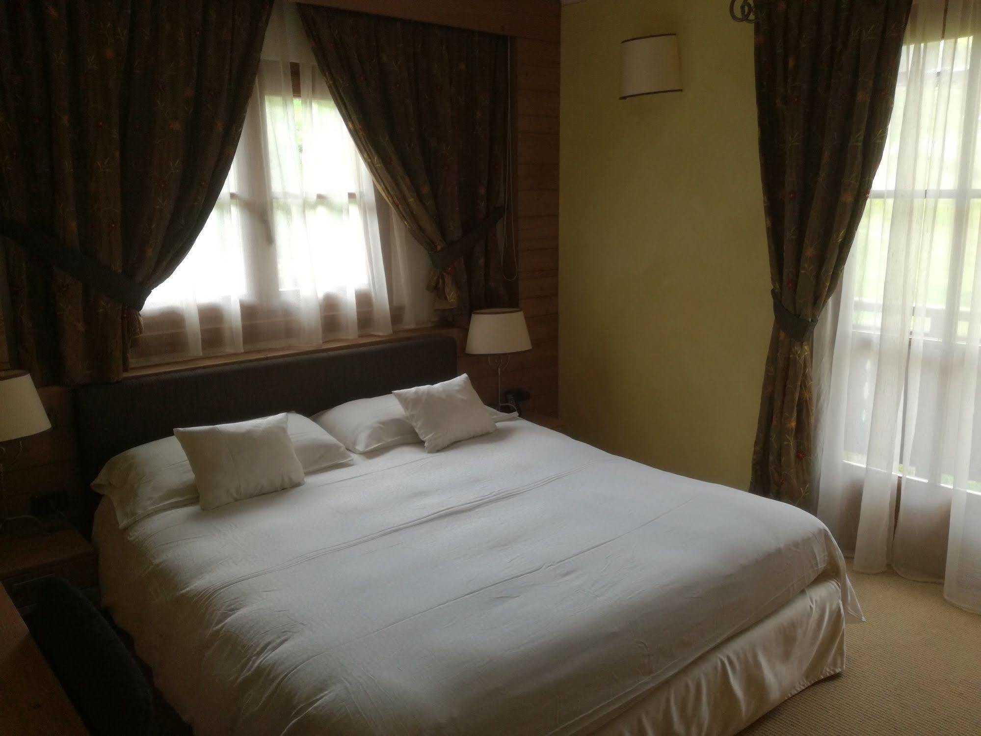 Hotel Bait De Angial 리비뇨 외부 사진